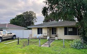 Wrentree - Pet Friendly Inside 26B Laurel Tce
